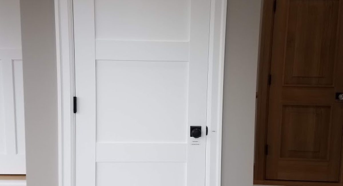 Contractor Door carpentry installation